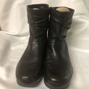 Fitflop leather boot black size 8 EUC